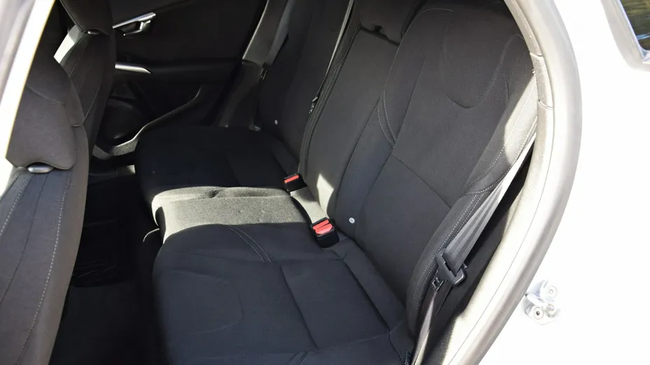 VOLVO V40 -