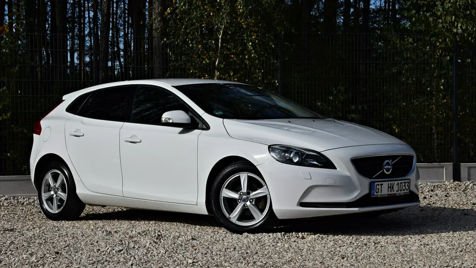 VOLVO V40 -