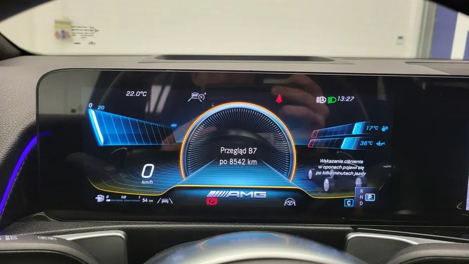 MERCEDES-BENZ GLB -