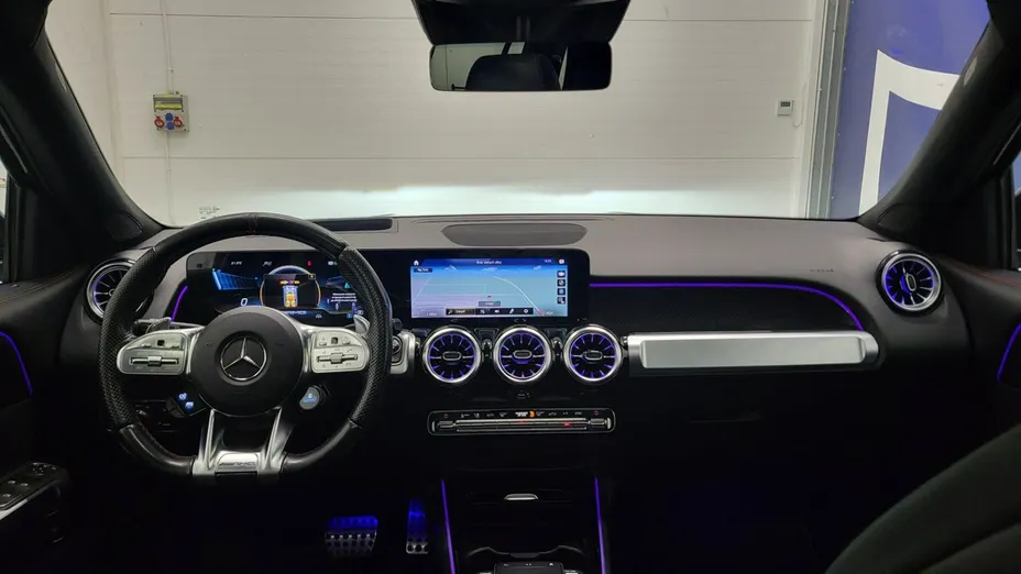 MERCEDES-BENZ GLB -