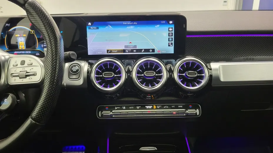 MERCEDES-BENZ GLB -