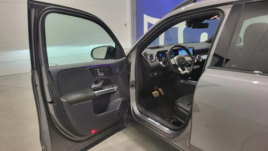 MERCEDES-BENZ GLB -