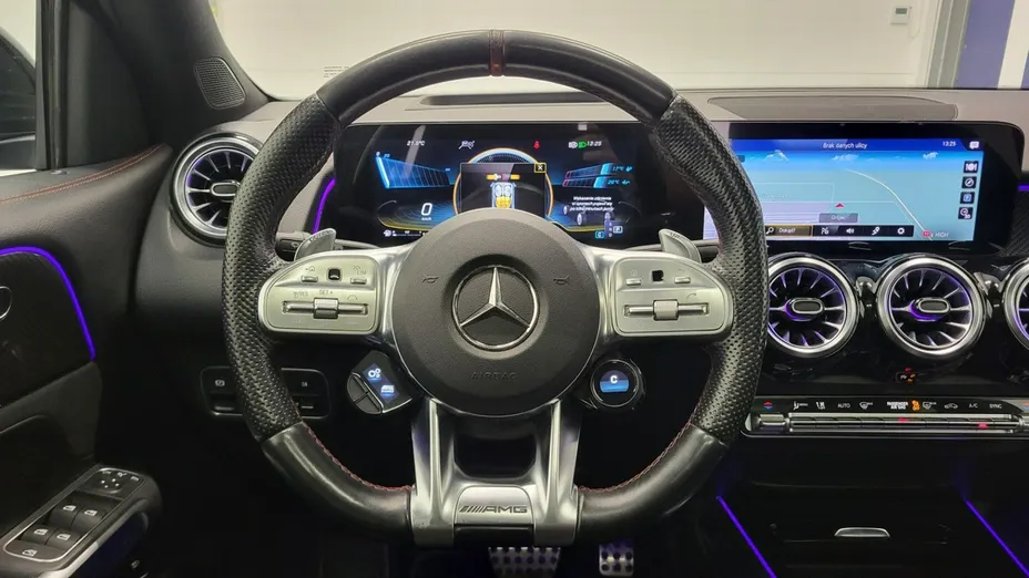 MERCEDES-BENZ GLB -