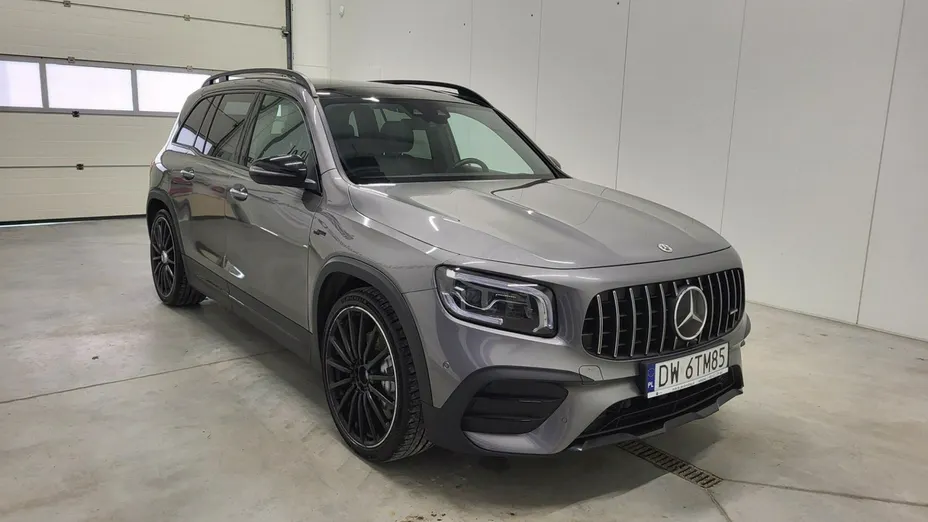 MERCEDES-BENZ GLB -