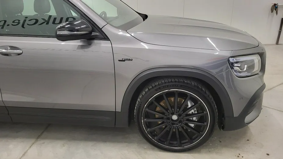 MERCEDES-BENZ GLB -