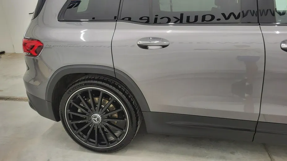 MERCEDES-BENZ GLB -