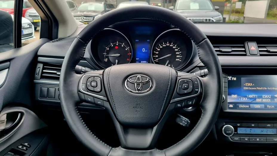 TOYOTA Avensis -