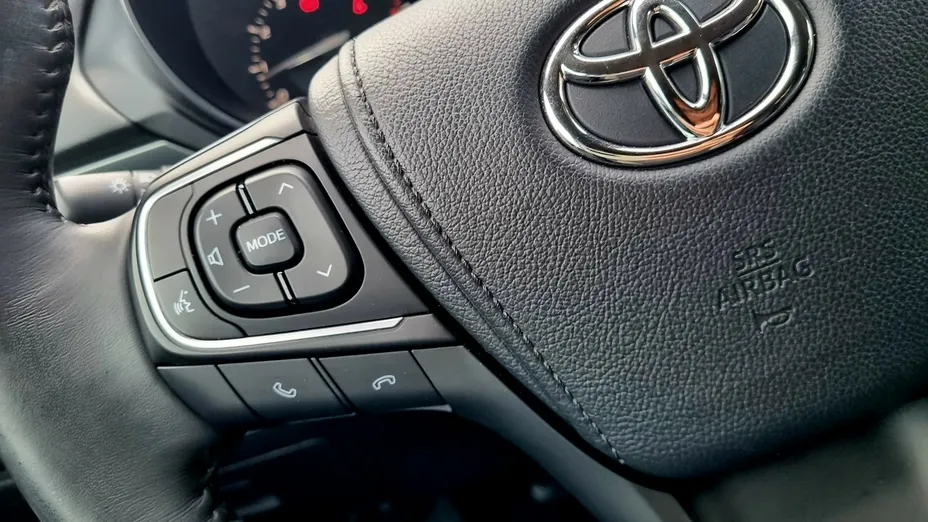 TOYOTA Avensis -