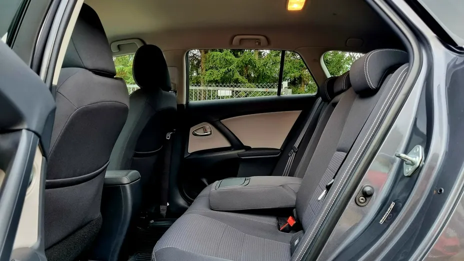 TOYOTA Avensis -