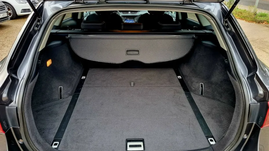 TOYOTA Avensis -