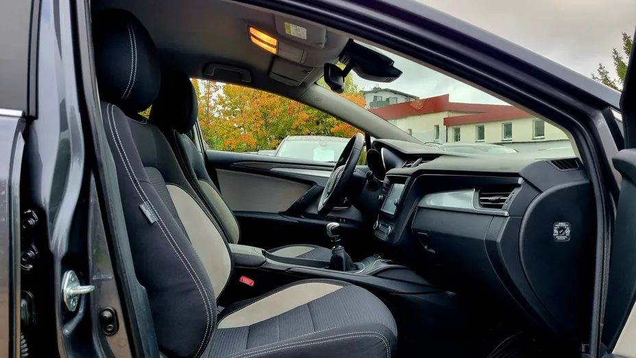 TOYOTA Avensis -