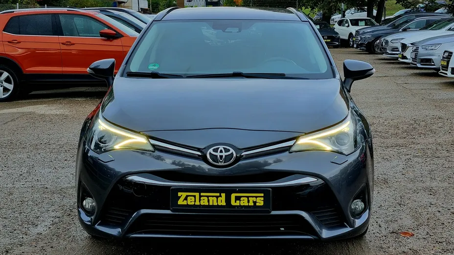 TOYOTA Avensis -