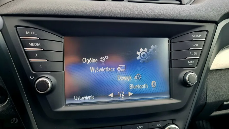 TOYOTA Avensis -