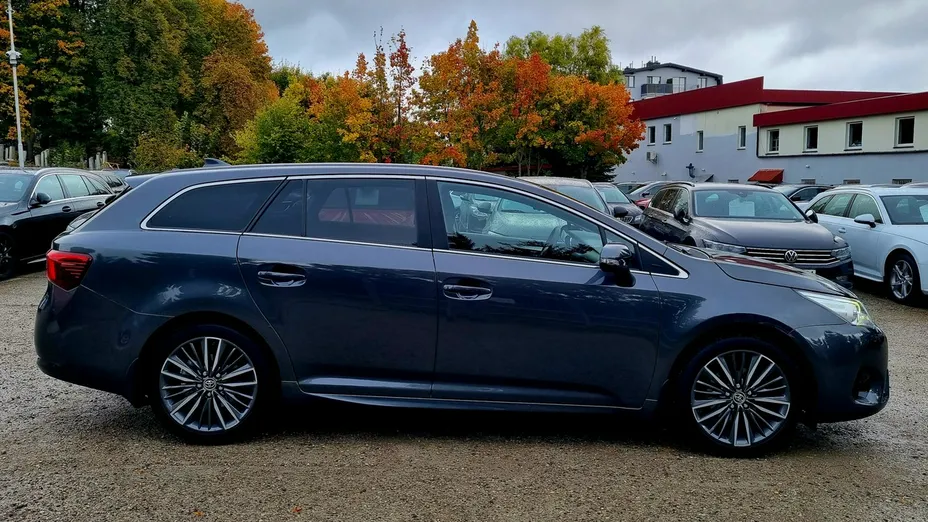 TOYOTA Avensis -