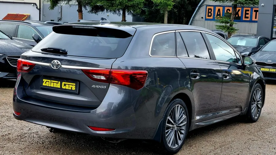 TOYOTA Avensis -