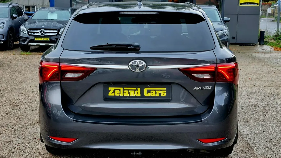 TOYOTA Avensis -