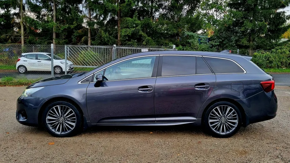 TOYOTA Avensis -