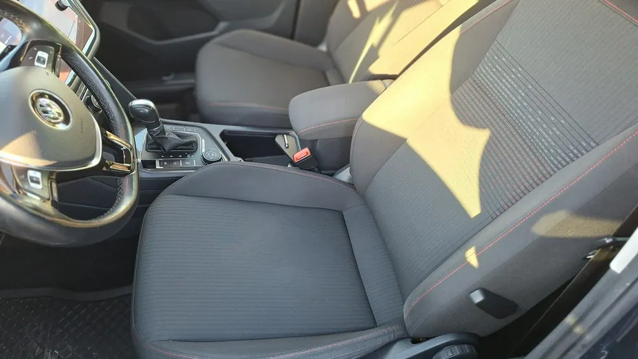 VOLKSWAGEN Tiguan -