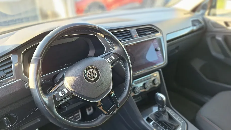 VOLKSWAGEN Tiguan -