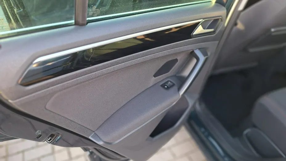 VOLKSWAGEN Tiguan -