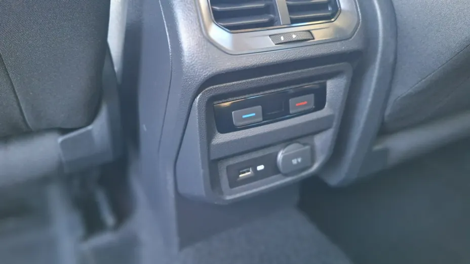 VOLKSWAGEN Tiguan -