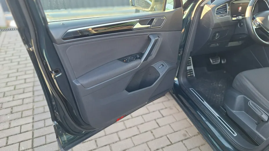 VOLKSWAGEN Tiguan -