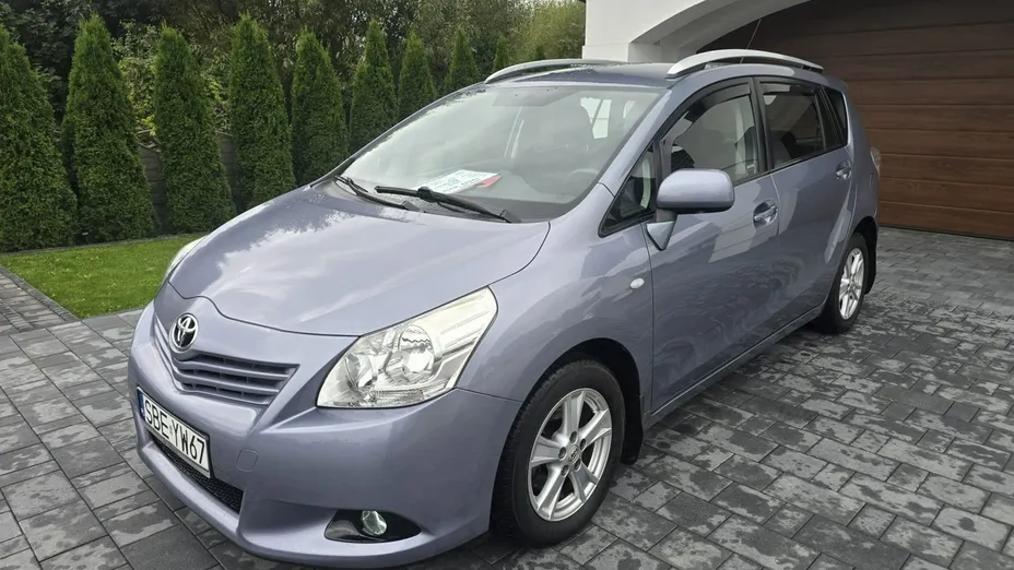 TOYOTA Verso -