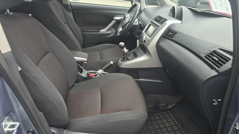 TOYOTA Verso -