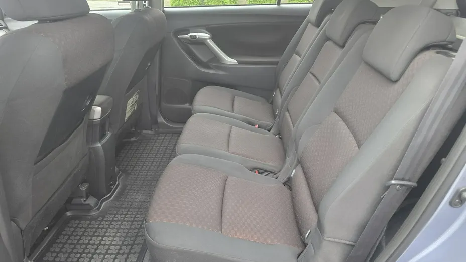 TOYOTA Verso -