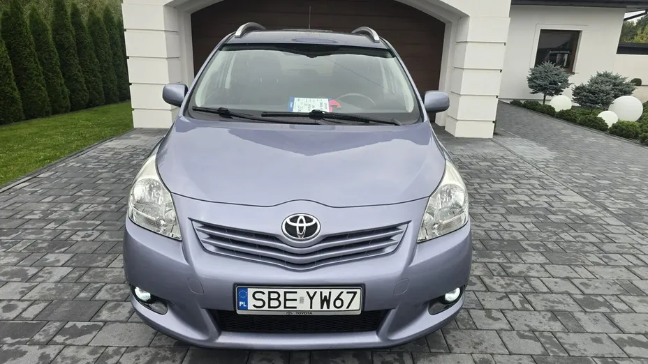 TOYOTA Verso -