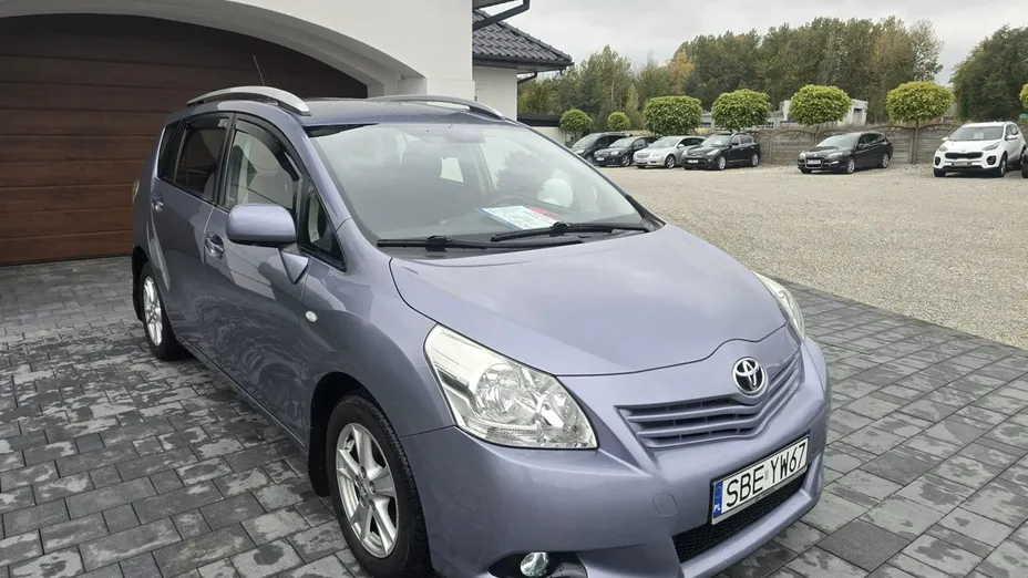 TOYOTA Verso -