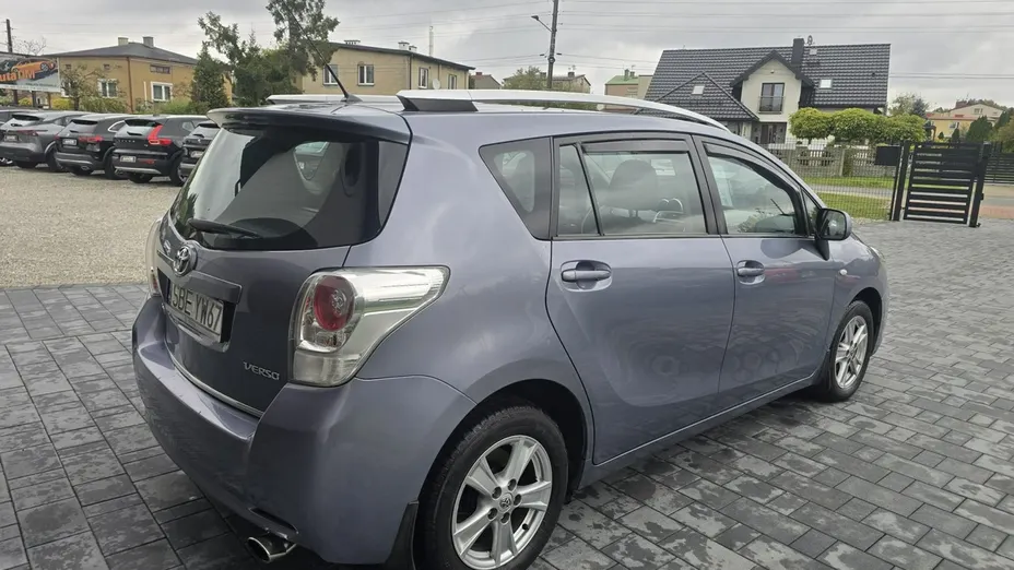 TOYOTA Verso -
