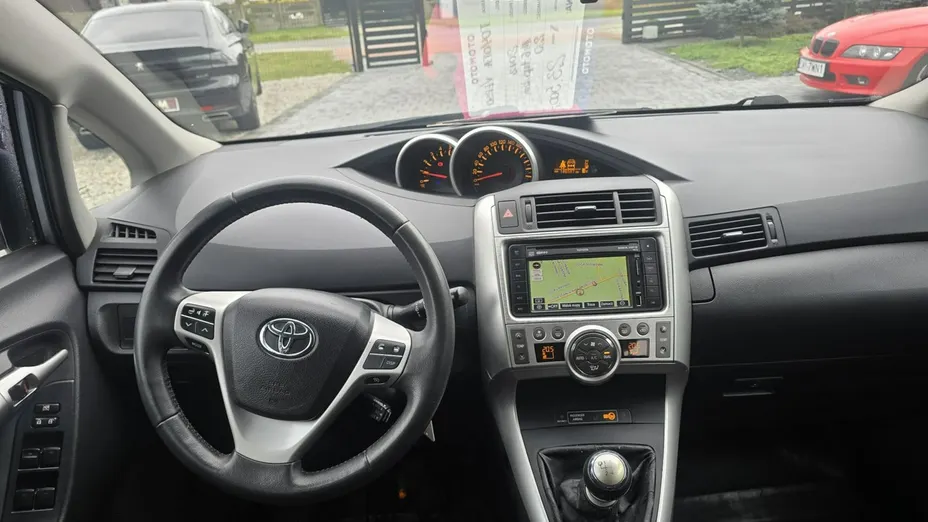 TOYOTA Verso -