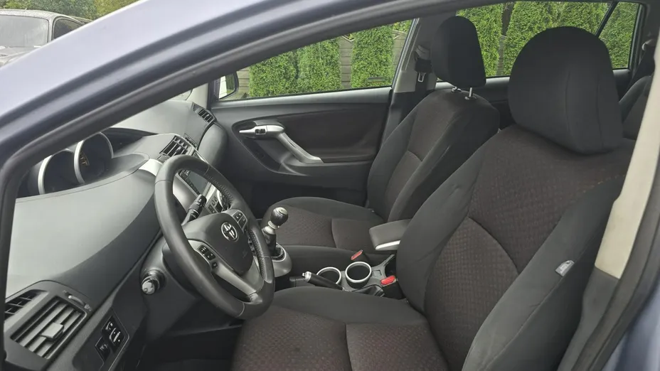 TOYOTA Verso -