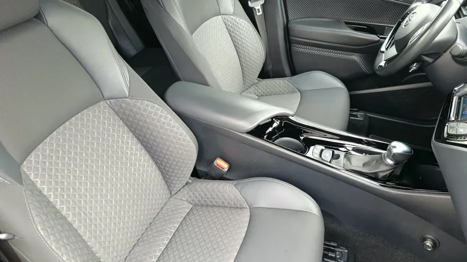 TOYOTA C-HR -