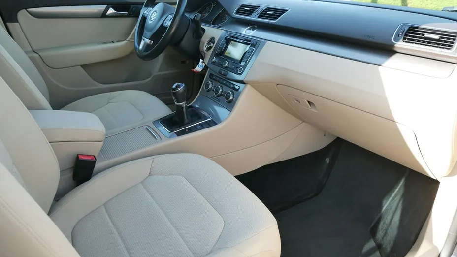 VOLKSWAGEN Passat -
