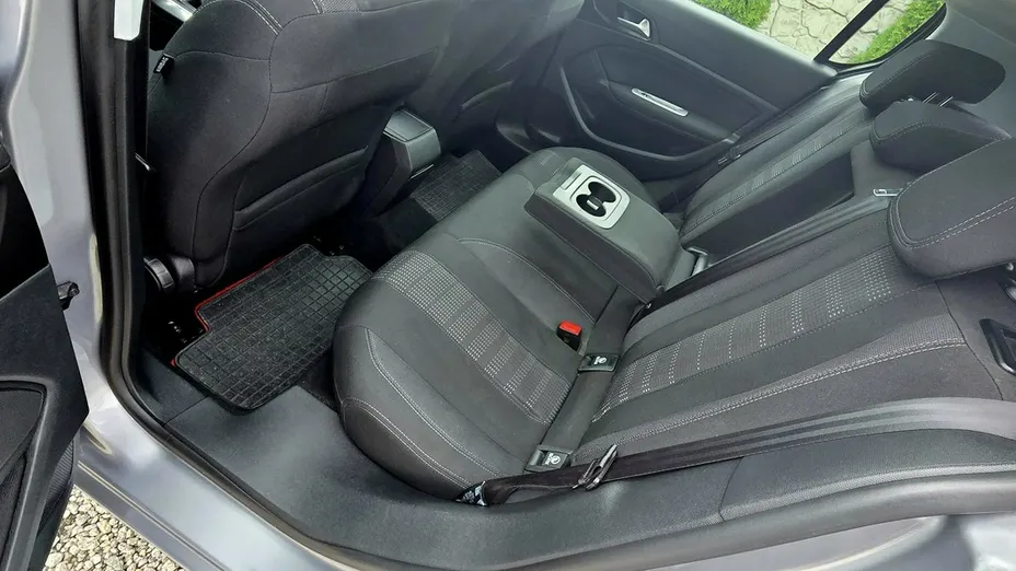 PEUGEOT 308 -
