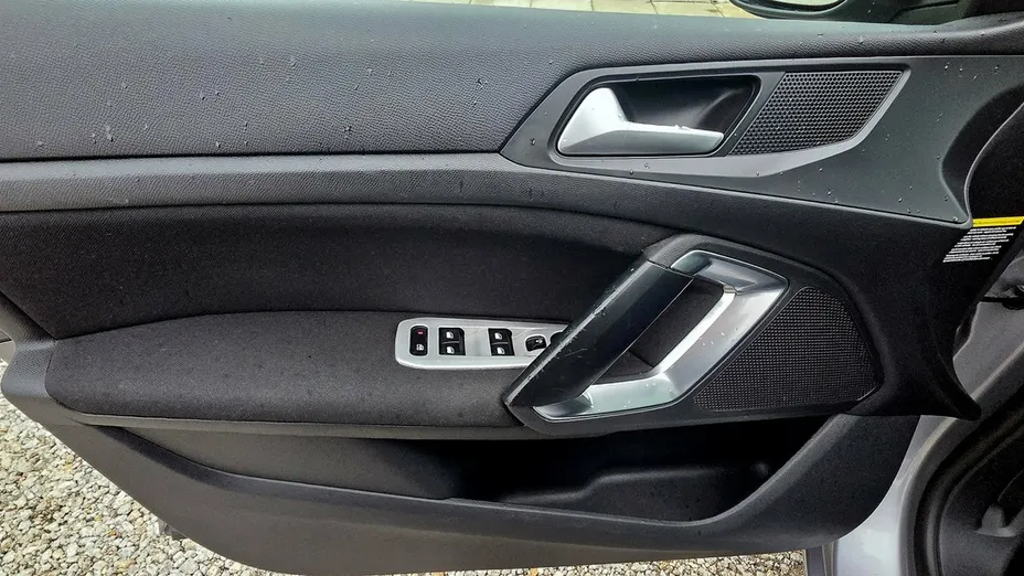 PEUGEOT 308 -