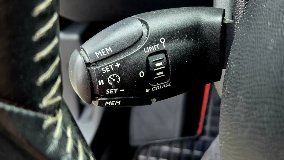 PEUGEOT 308 -