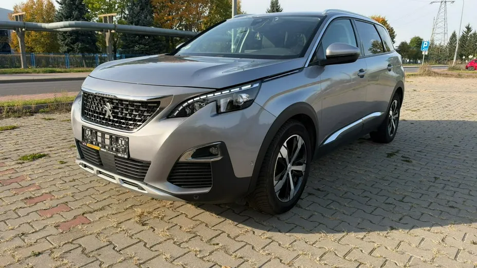 PEUGEOT 5008 -