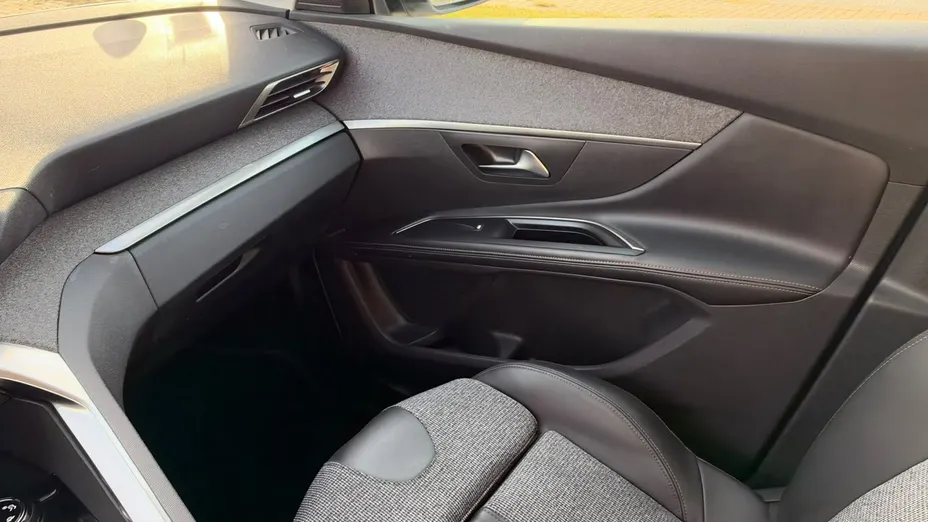 PEUGEOT 5008 -
