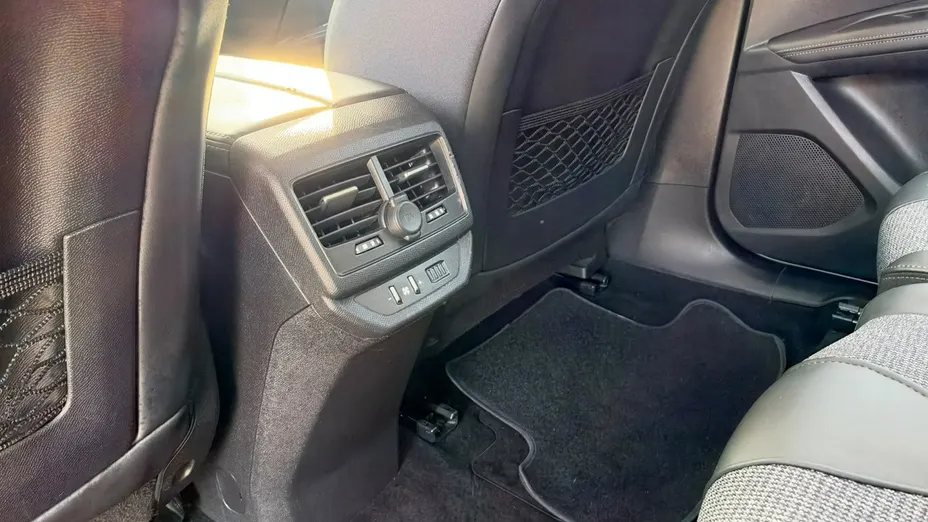 PEUGEOT 5008 -