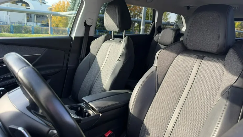 PEUGEOT 5008 -
