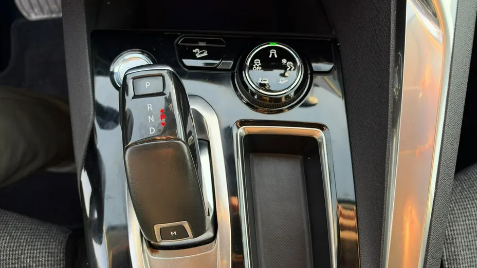 PEUGEOT 5008 -