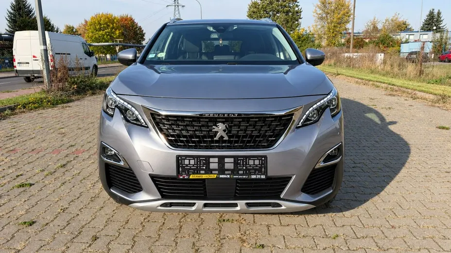 PEUGEOT 5008 -