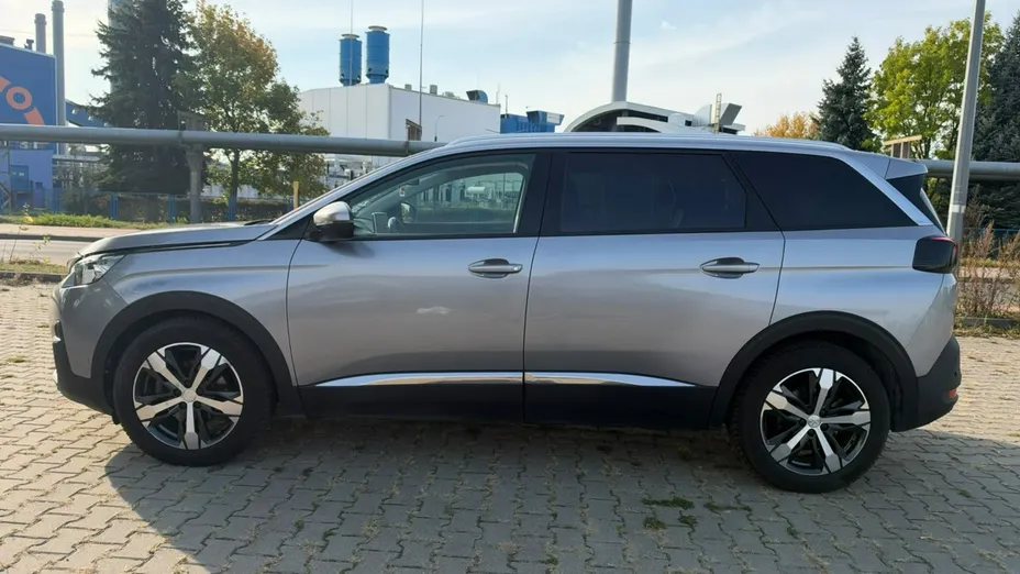 PEUGEOT 5008 -