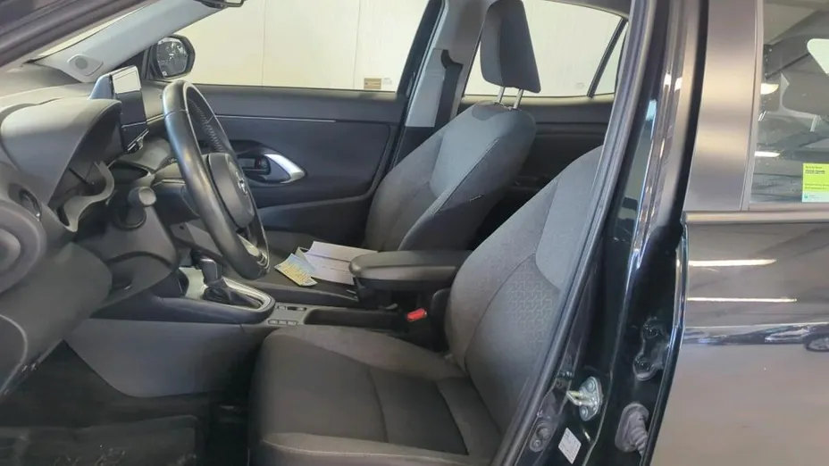 TOYOTA Yaris Cross -
