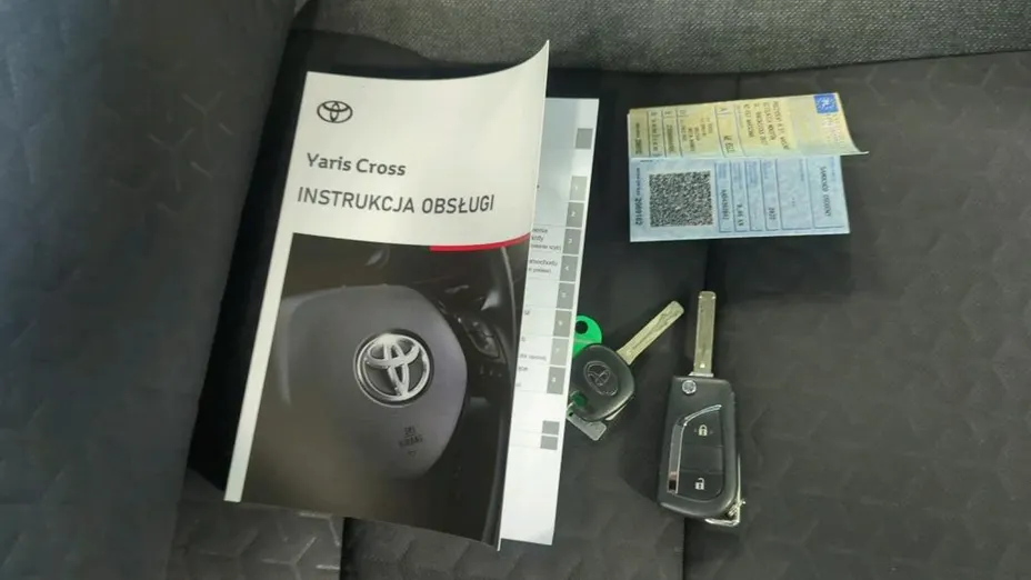 TOYOTA Yaris Cross -