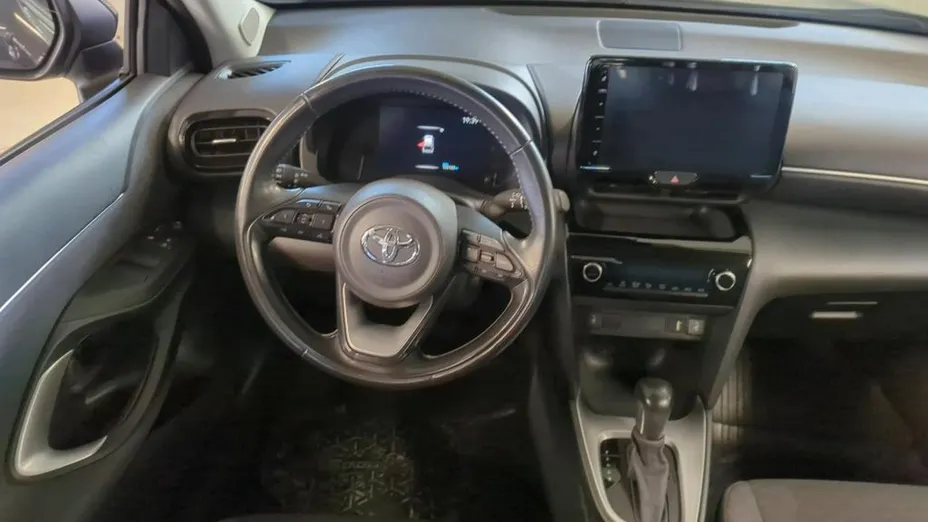 TOYOTA Yaris Cross -