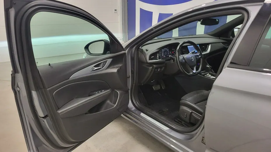 OPEL Insignia -